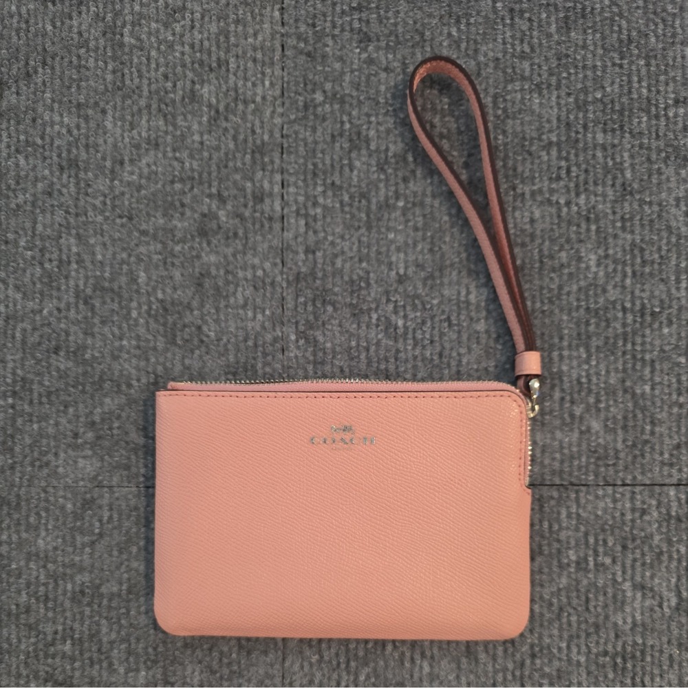 NWOT Coach Corner Zip Wristlet Crossgrain Leather in Light Blush Pink MSRP: $78